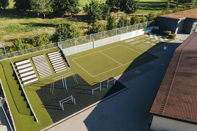 Luftaufnahme mit Blick auf den Athletikplatz